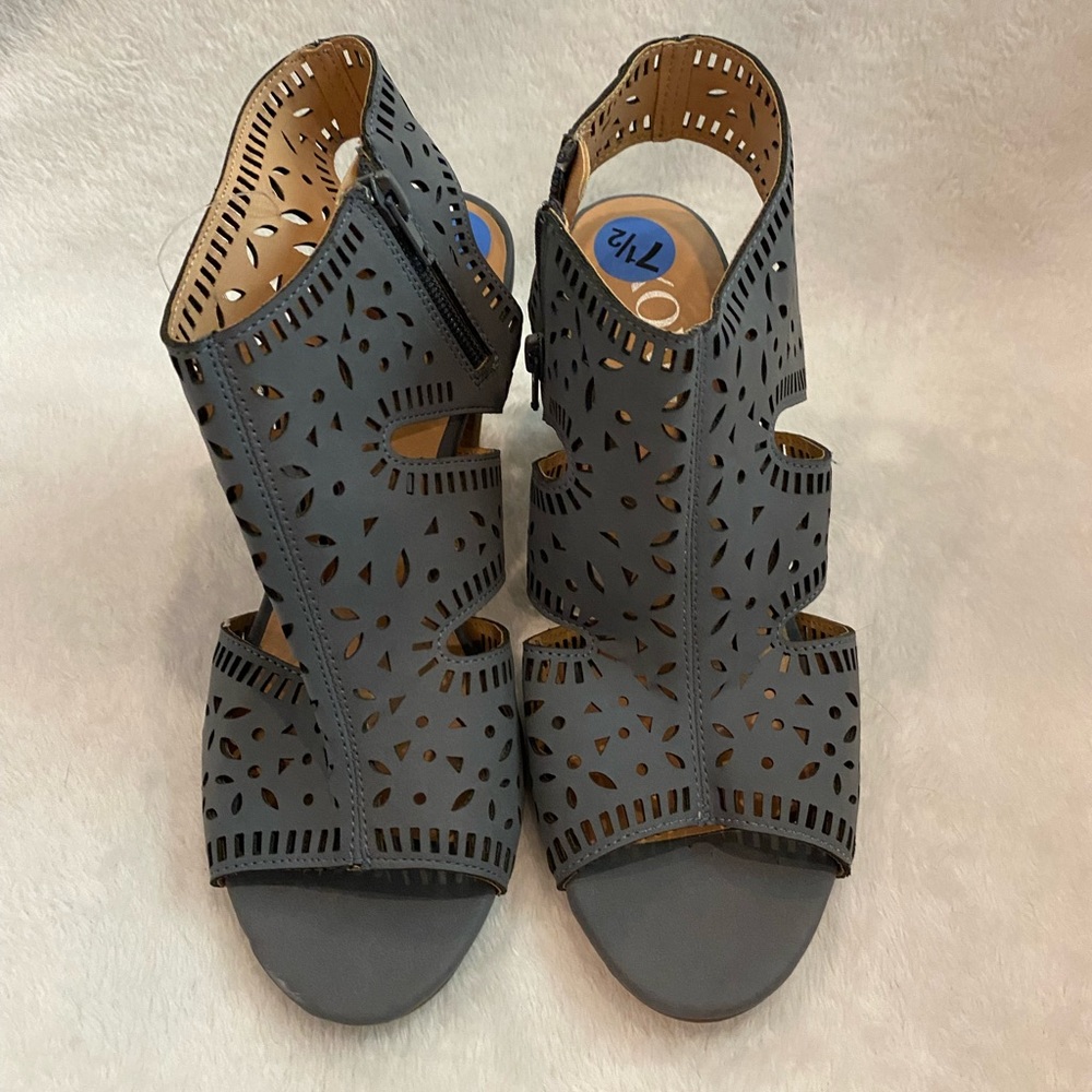 Beautiful grey heels - new!